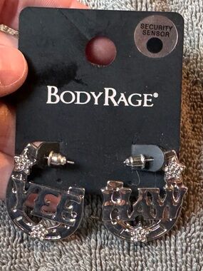 🌟 3/$20 Eligible! NWT BodyRage Silver-Tone “YEEHAW” Earrings